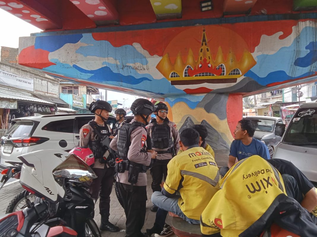 Kegiatan patroli yang dilaksanakan pada Rabu (22/10/2025) tersebut dipimpin oleh Aiptu Catur Yulianto bersama tujuh personel Detasemen Gegana, di bawah arahan Komandan Satuan Brimob Polda Lampung Kombes Pol Yustanto. poto : dok Satbrimobda Lampung