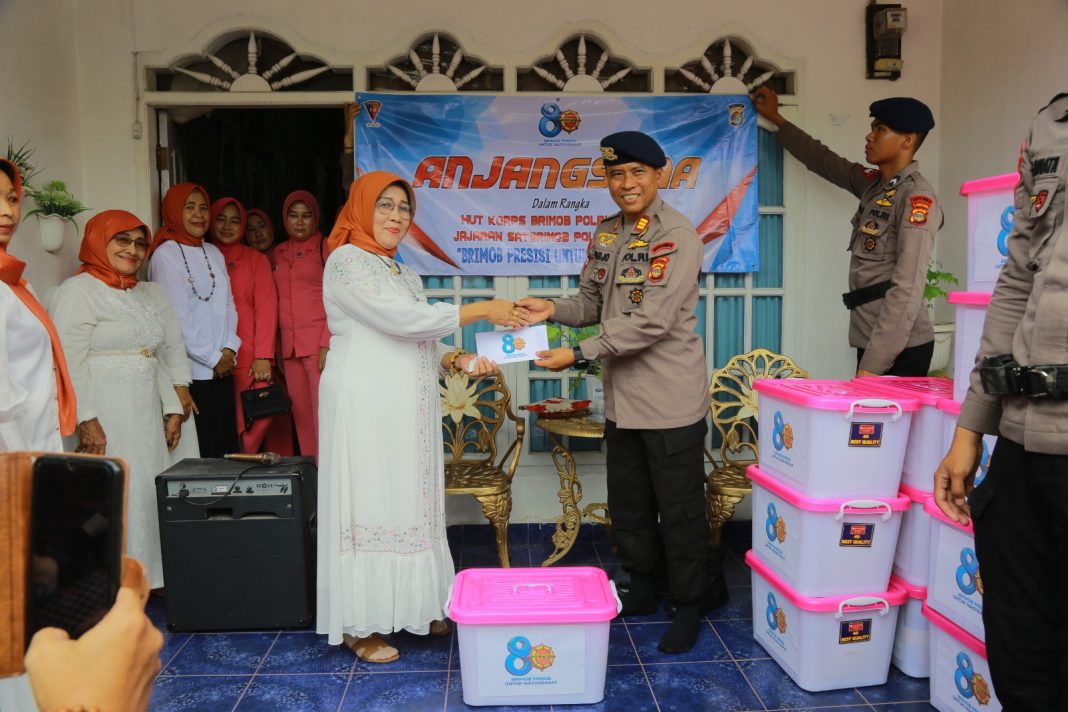 Wakil Komandan Batalyon B Pelopor AKP Asian Sidabutar beserta jajaran dan Bhayangkari Sat Brimob Polda Lampung, pada Senin (10/11/2025).