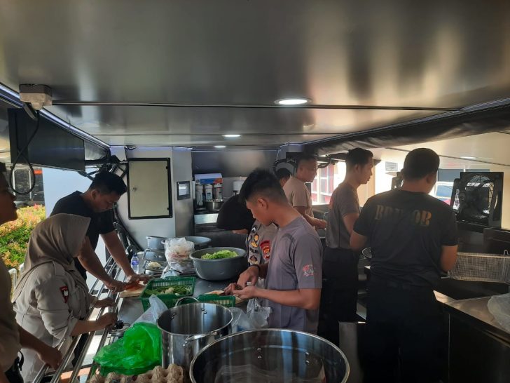 Brimob Polda Lampung Siapkan Transportasi dan Dapur Lapangan untuk Dukungan Kegiatan Tabligh Akbar ‘Indonesia Berdoa’”