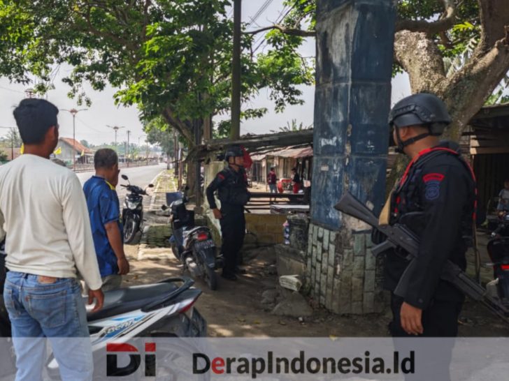 Personel Kompi 3 Batalyon B Pelopor Satuan Brimob Polda Lampung melaksanakan Patroli Dialogis di wilayah hukum Tulang Bawang 