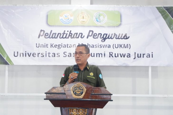 Wakil Rektor Bidang Kemahasiswaan dan Alumni Universitas Saburai, Dr.Raja Agung Kusuma A.R.C.,S.H.,M.H saat memberikan sambutan. (Poto: dok.Univ.Saburai)