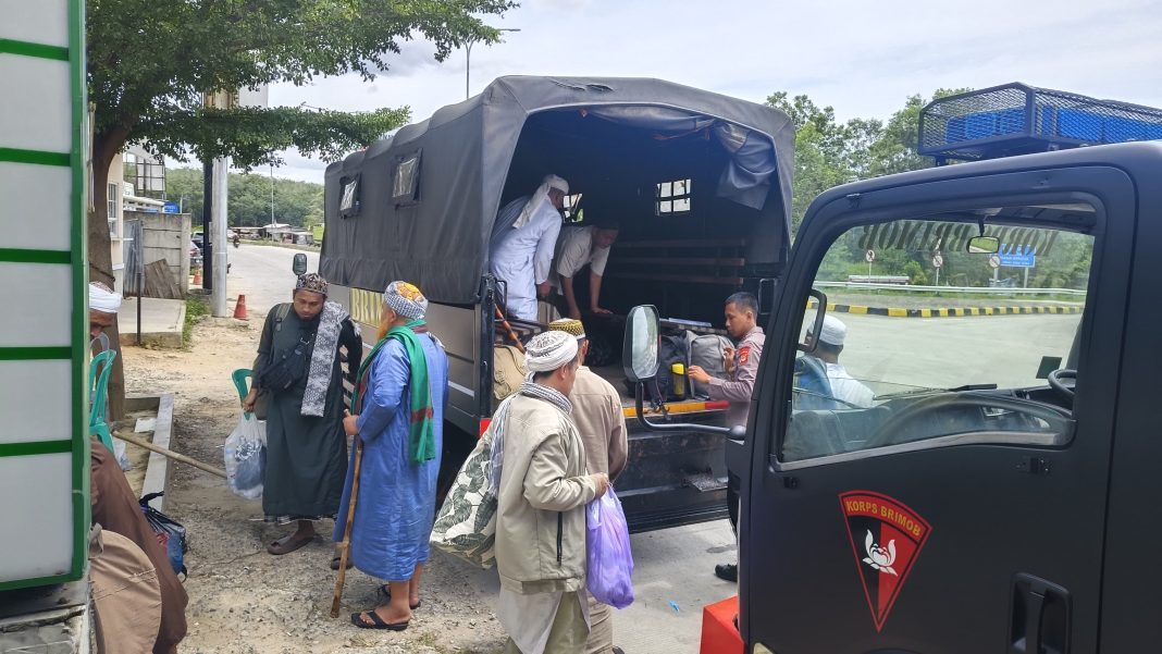 Brimob Polda Lampung Siapkan Transportasi dan Dapur Lapangan untuk Dukungan Kegiatan Tabligh Akbar ‘Indonesia Berdoa’”