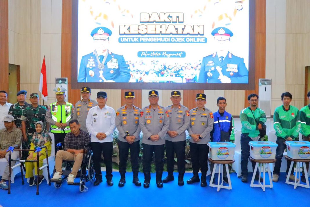 Perkuat Kemitraan dengan Ojek Online: Polda Lampung Gelar Baksos dan Bakkes Pada Apel Ojol Kamtibmas Nasional 2025