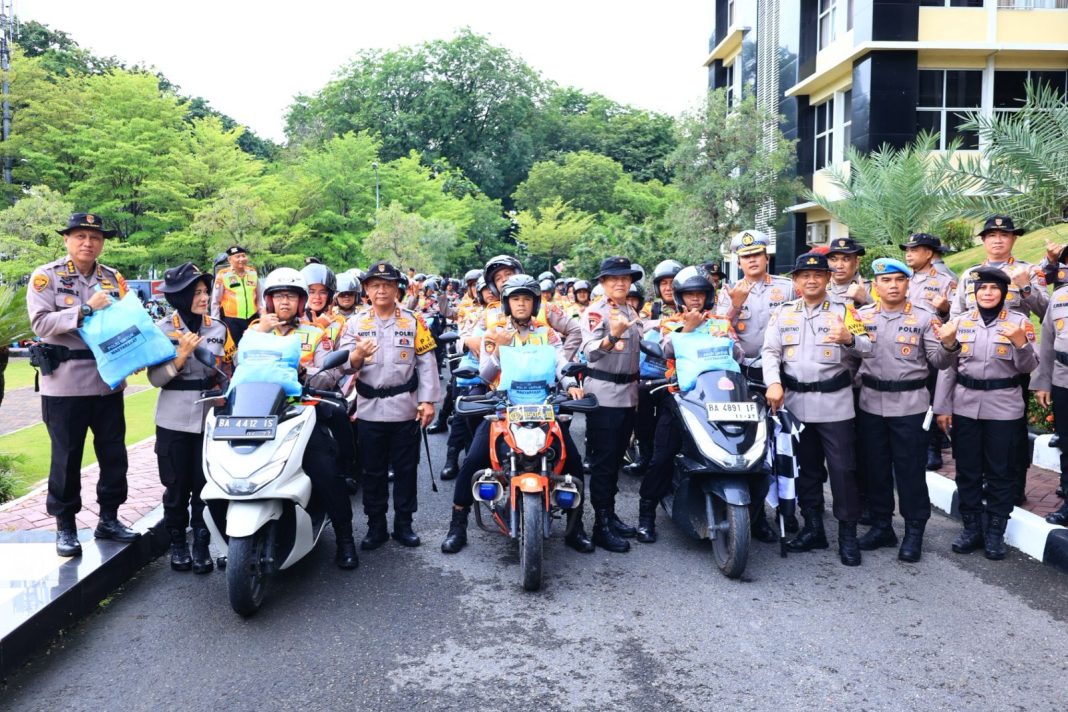 Polda Sumbar Lepas Ratusan Paket Bantuan untuk Lima Titik Bencana di Kota Padang