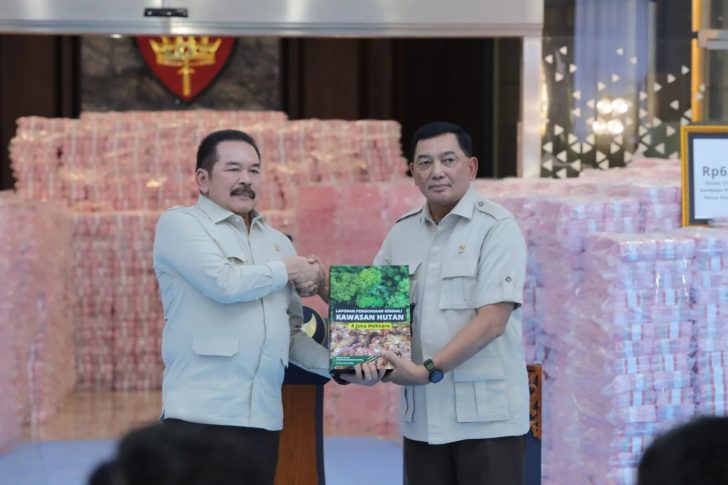 Jaksa Agung Serahkan 893.002,38 Ha Kawasan Hutan Hasil Penguasaan Kembali Satgas PKH dan Uang Kerugian Negara Rp.6,6 Triliun