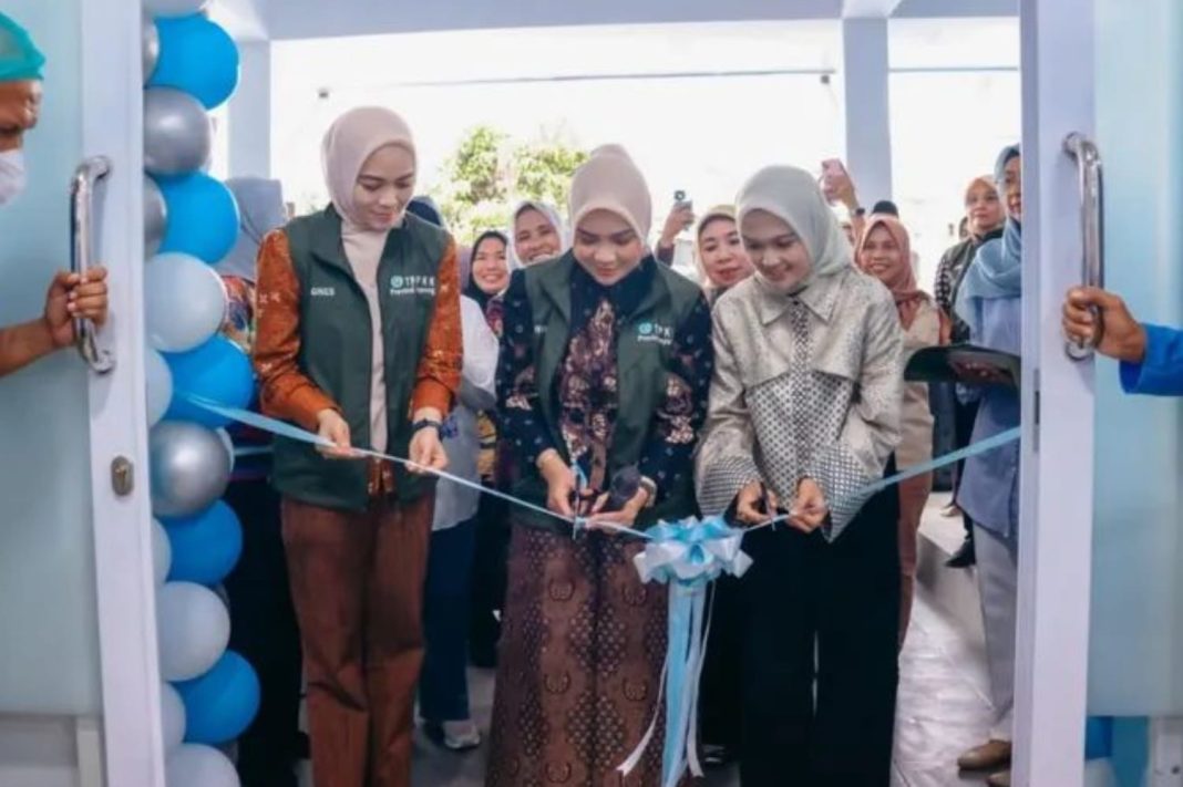 Ketua PKK Provinsi Lampung Batin Wulan Resmikan Dapur MBG Hajimena Lamsel