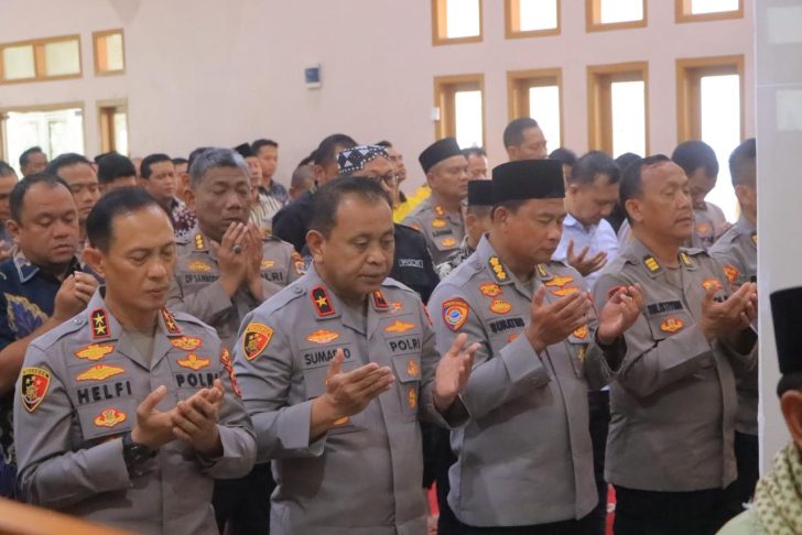 Polda Lampung Gelar Shalat Gaib dan Doa Bersama Untuk Korban Bencana Alam Aceh, Sumut, Sumbar