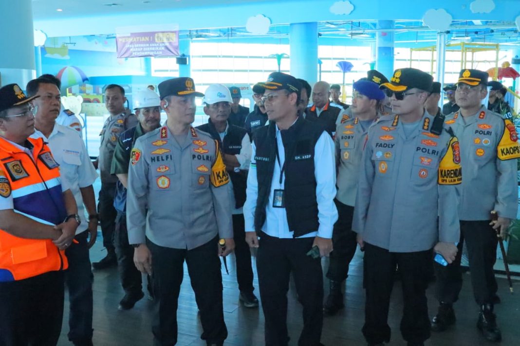 Kapolda Lampung Monitoring Langsung Traffic Dan Posko Terpadu Ops Lilin Krakatau 2025 Di Bakauheni
