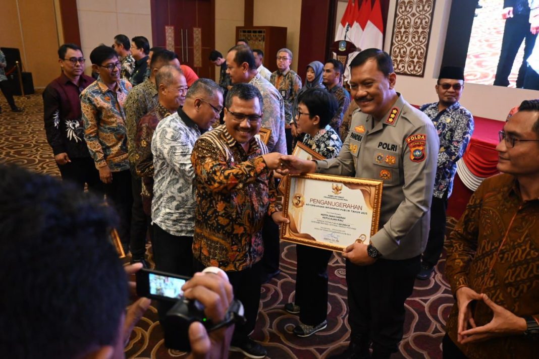 Polda Kepri Raih Penghargaan Keterbukaan Informasi Publik Tahun 2025