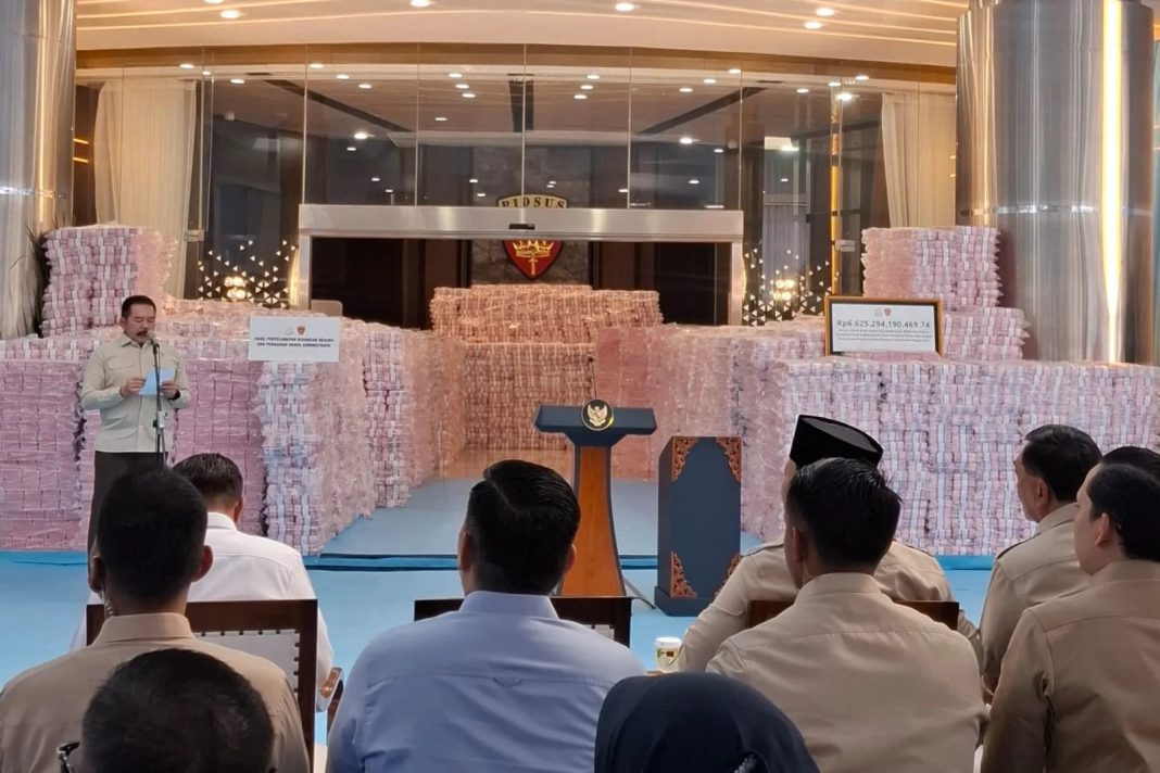 Jaksa Agung Serahkan 893.002,38 Ha Kawasan Hutan Hasil Penguasaan Kembali Satgas PKH dan Uang Kerugian Negara Rp.6,6 Triliun