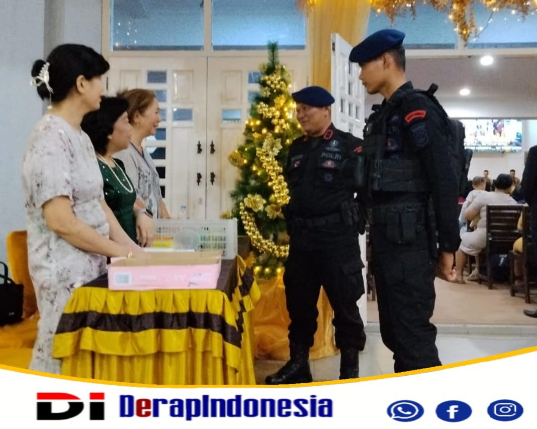 Malam Pergantian Tahun Aman dan Kondusif, Brimob Lampung Amankan Gereja Prioritas di Bandar Lampung.