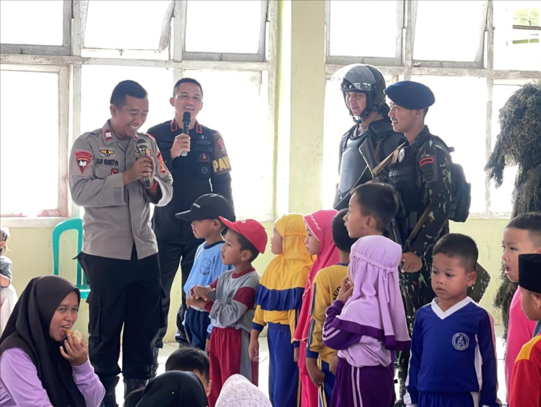 Kunjungan Edukatif TK Se-Kecamatan Blambangan Pagar di Mako Batalyon C Pelopor