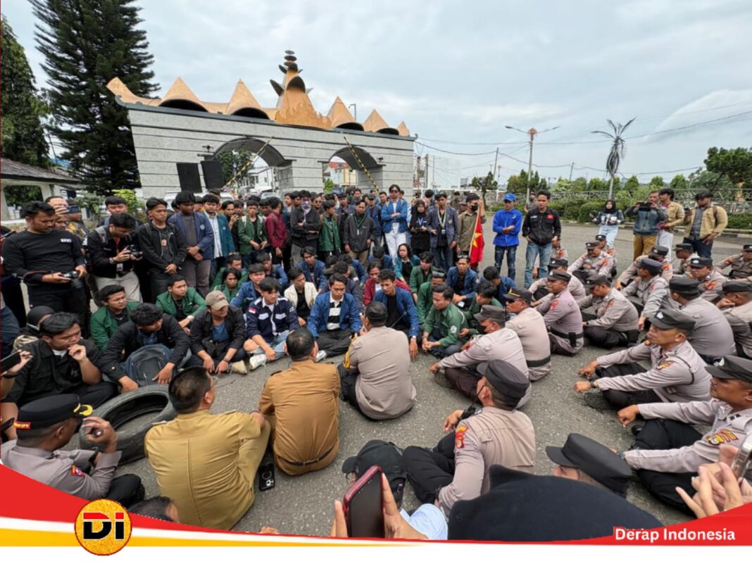 Brimob Polda Lampung Kawal Aksi Damai Mahasiswa di DPRD, Jamin Kebebasan Berpendapat