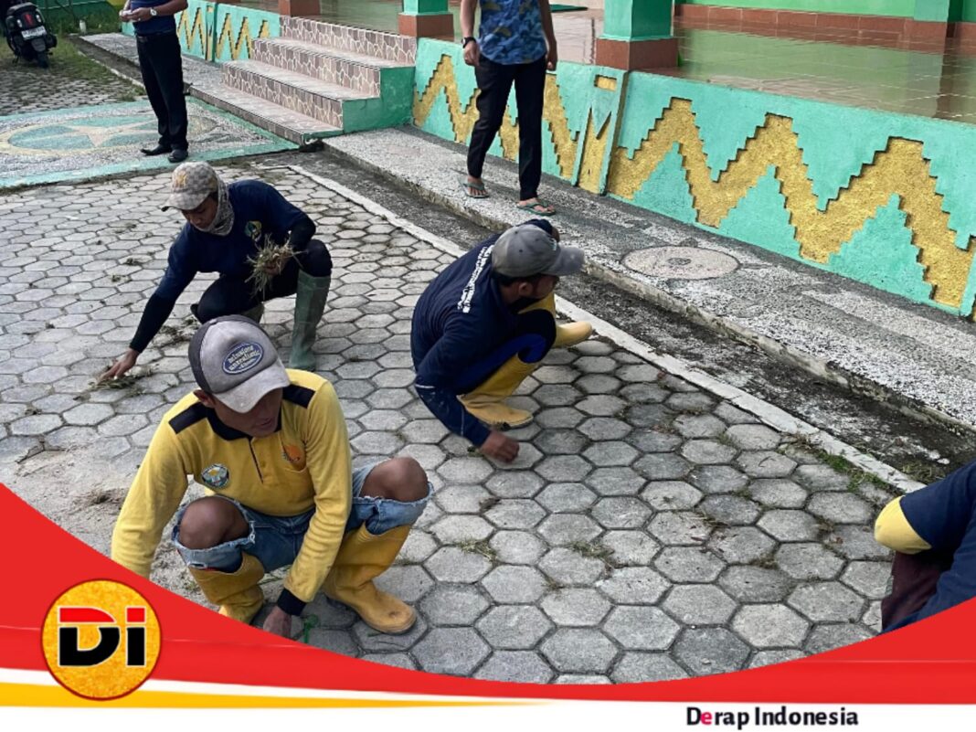 Jelang Ramadhan, Kalapas Narkotika Bandar Lampung Pimpin Langsung Korve Bersihkan Masjid Nurul Huda Way Huwi