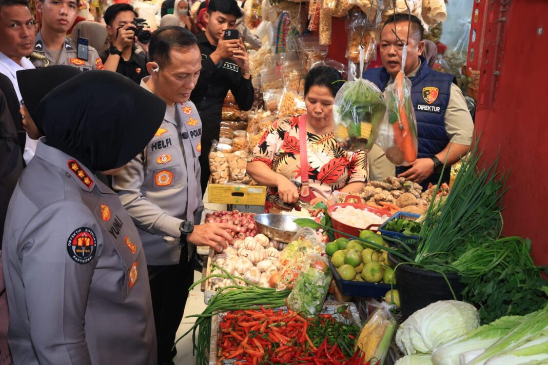 Kapolda Lampung Tinjau Harga dan Ketersediaan Sembako di Pasar Pasir Gintung Jelang Idulfitri