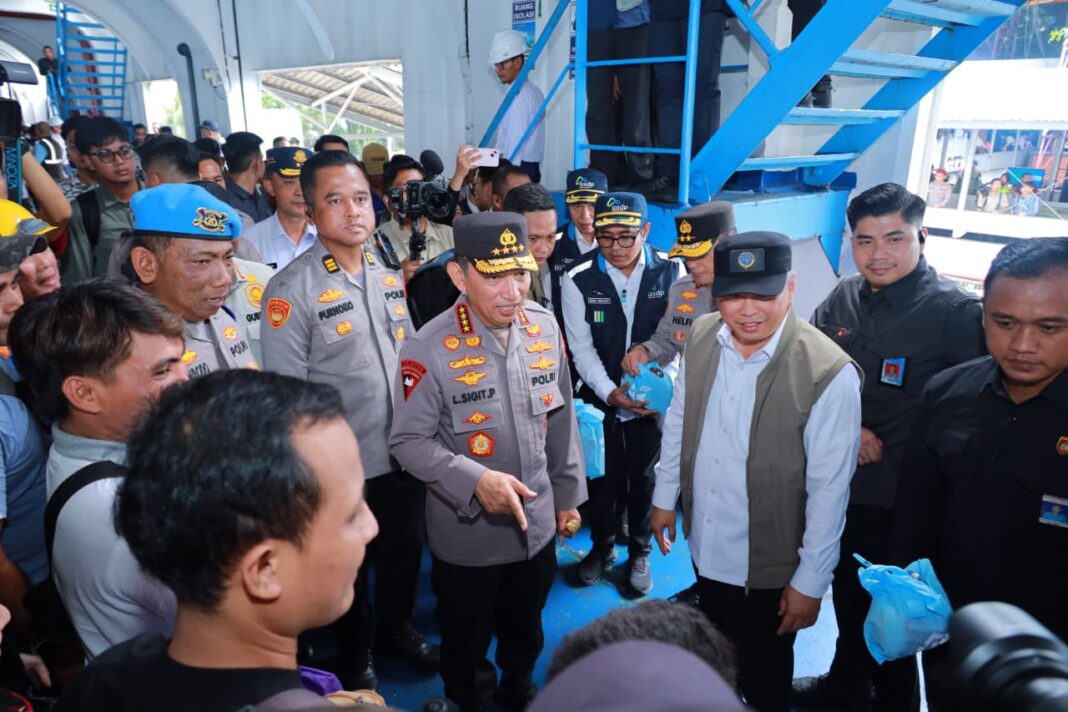 Kapolri Tinjau Arus Balik Mudik di Pelabuhan Bakauheni, Pastikan Peljalanan Aman dan Pelayanan Optimal