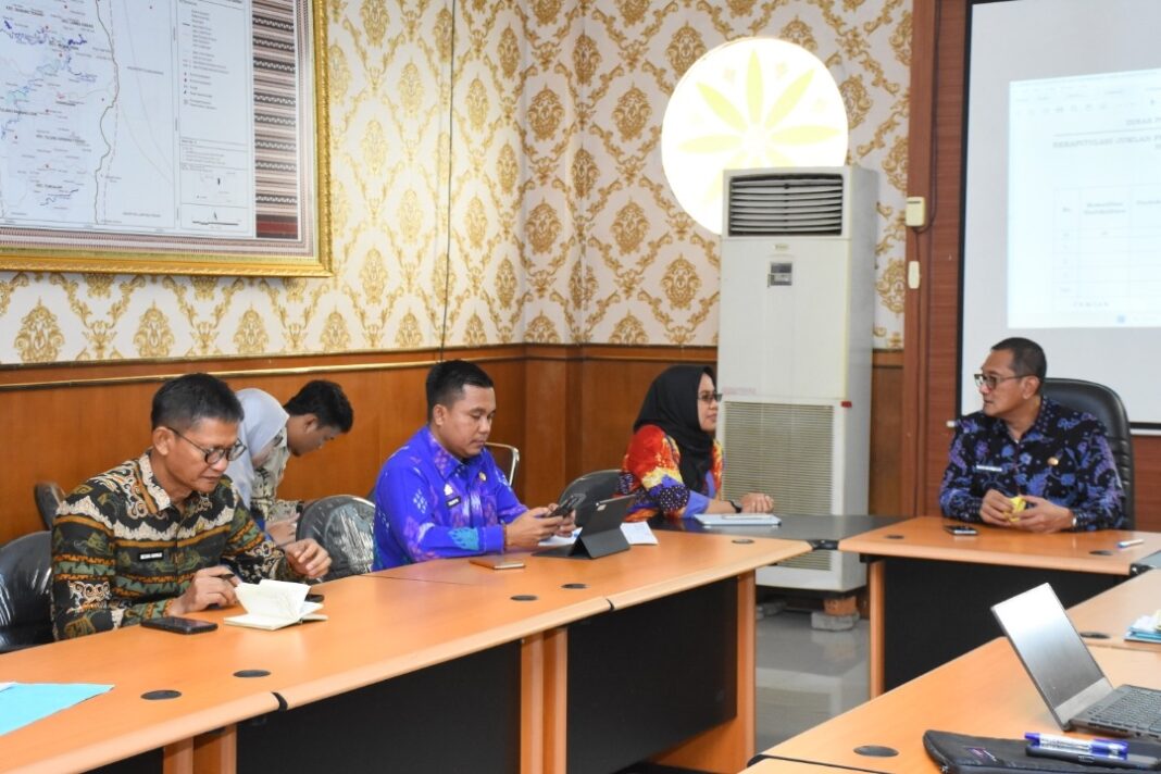 Percepat Pelaporan Kinerja, Sekda Tubaba Pimpin Rapat Finalisasi LPPD 2025