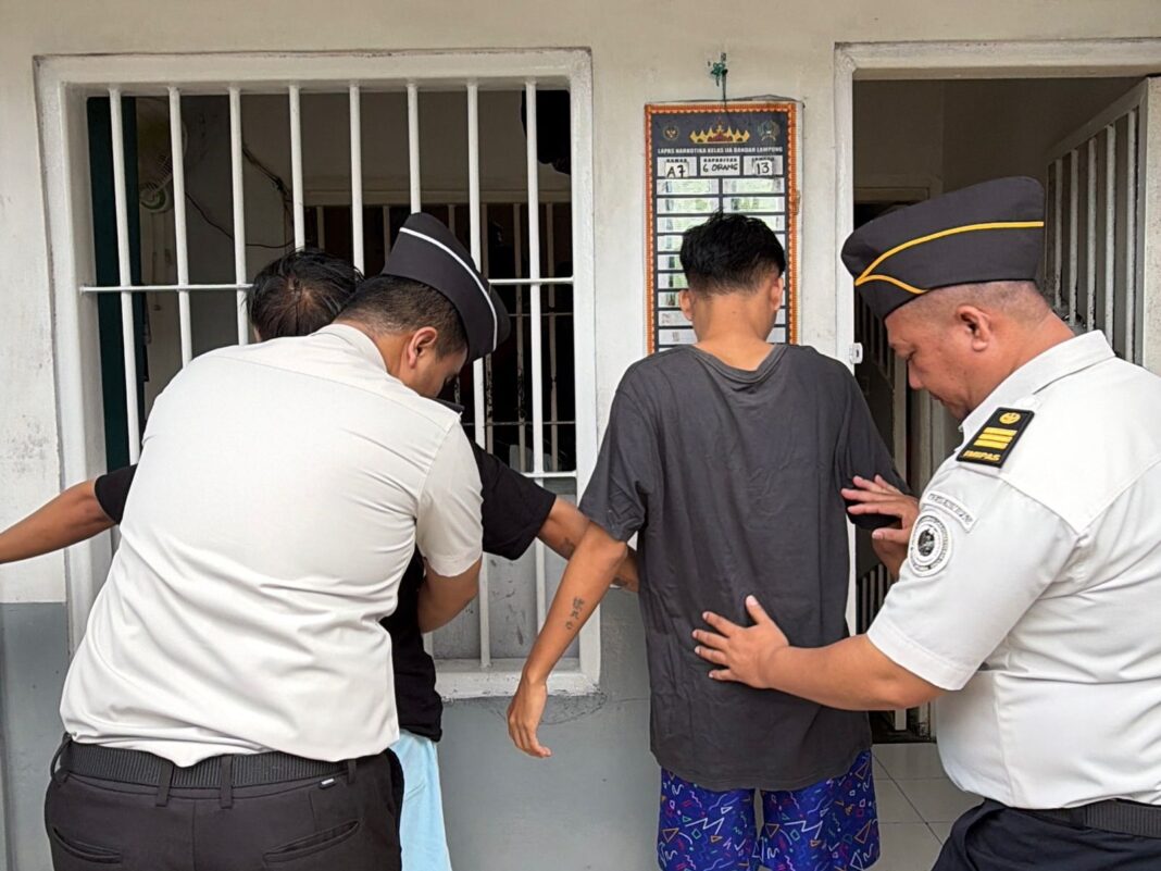 Berantas Halinar, Lapas Narkotika Bandar Lampung Gelar Razia Gabungan dan Tes Urine