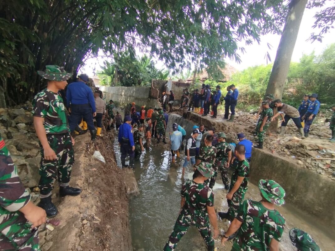 Aksi Nyata Kopka Maradona, Babinsa Kelurahan Jagabaya II Turun Langsung Pimpin Operasi 