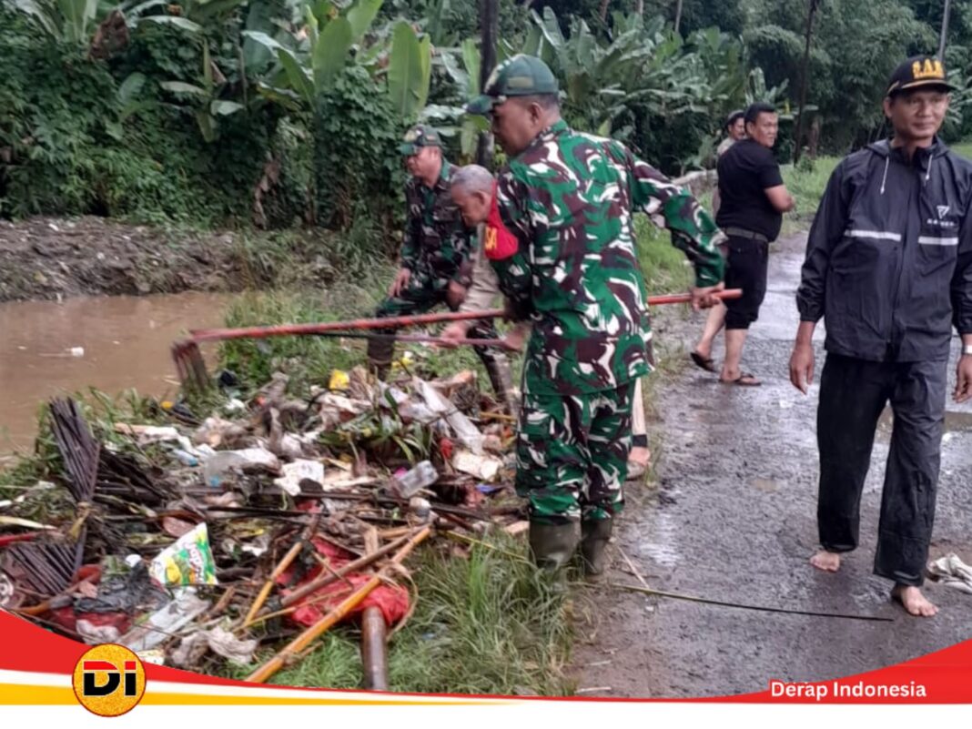 Babinsa Koramil 410-03/TBU, Serka Novriadi Sigap Turun ke Lokasi Genangan Air Luapan Way Sepagoh