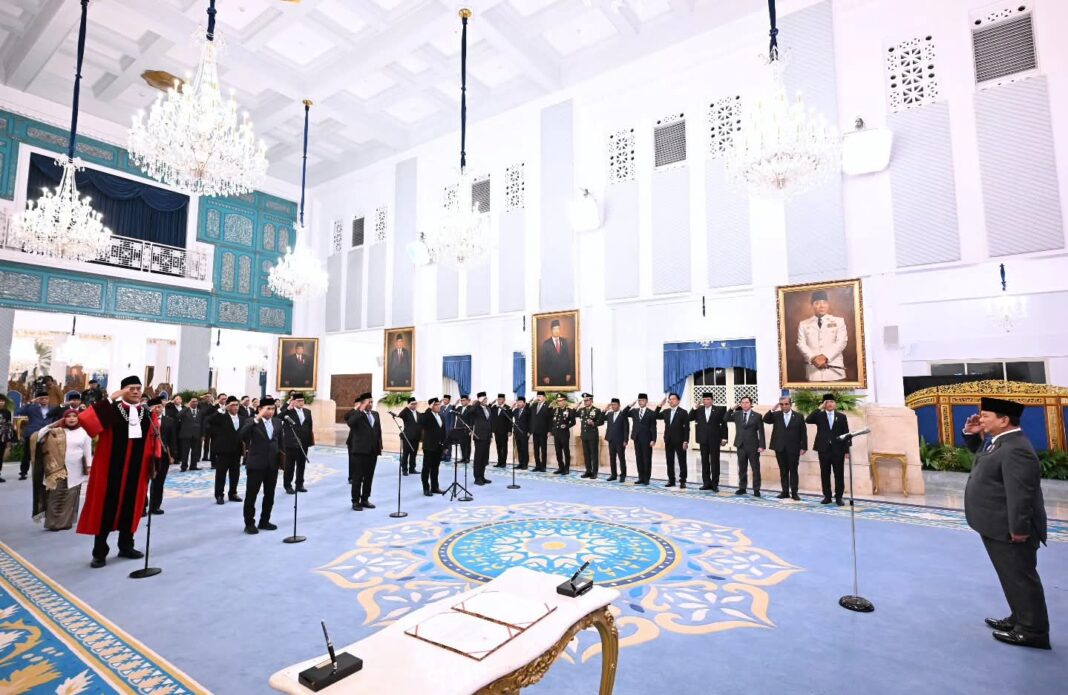 Presiden Prabowo Subianto Lantik Hakim Konstitusi, Ketua dan Anggota Ombudsman RI, serta Duta Besar Luar Biasa dan Berkuasa Penuh (LBBP) Republik Indonesia