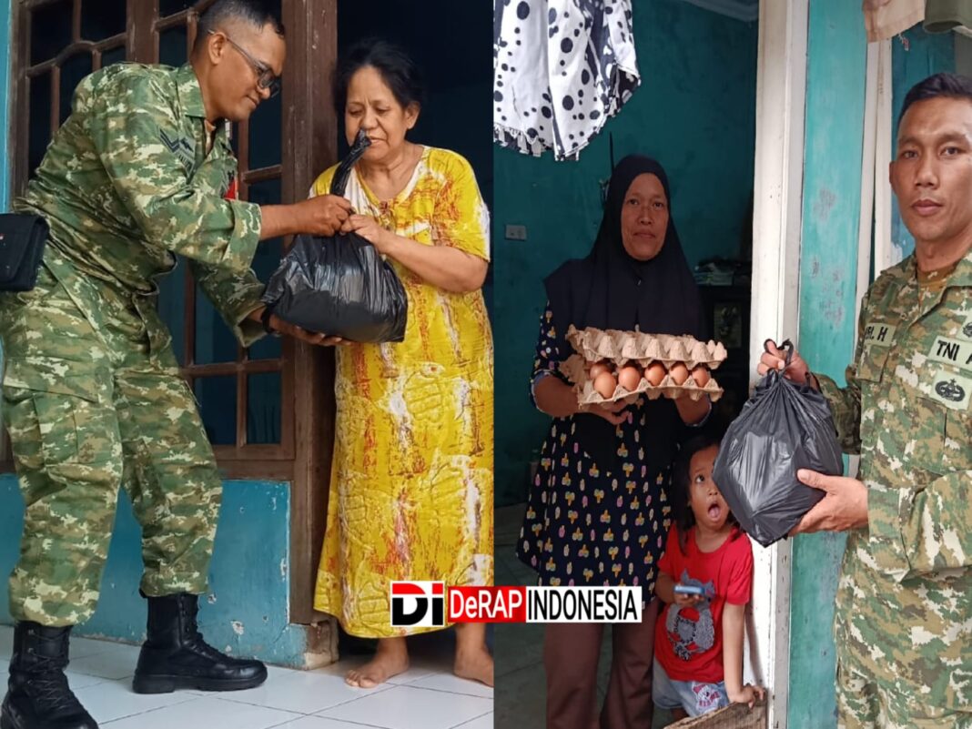 Wujud TNI Peduli Rakyat, Babinsa Kecamatan Enggal Bakti Sosial Bagikan Sembako untuk Warga