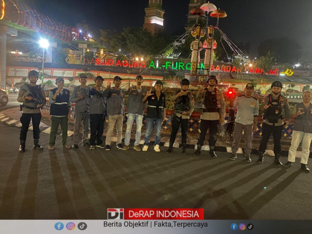 Jamin Keamanan Malam Kenaikan Isa Al-Masih, Detasemen Gegana Satbrimob Polda Lampung Gelar Patroli Dialogis