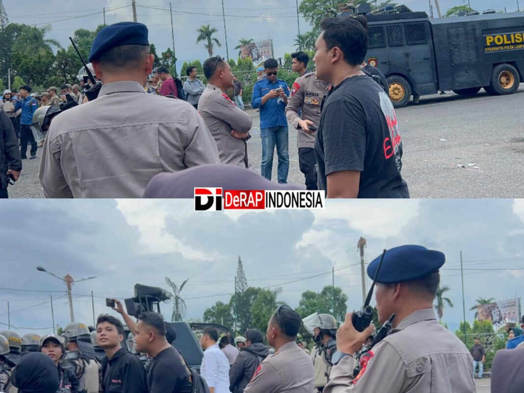 Brimob Lampung Kawal Aksi Unjuk Rasa Aliansi Lampung Tarik Mandat di Kantor DPRD Provinsi Lampung Berlangsung Aman