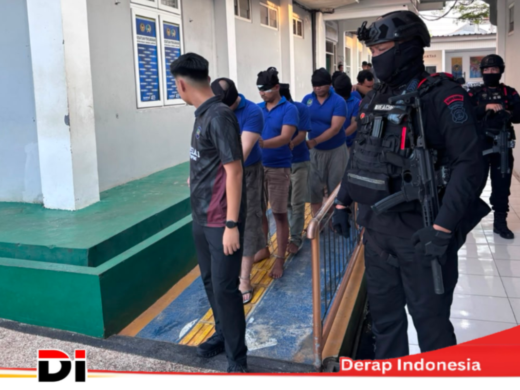 Personel Gegana Satbrimob Polda Lampung Kawal Perpindahan 116 Narapidana Narkotika ke Lapas Nusakambangan