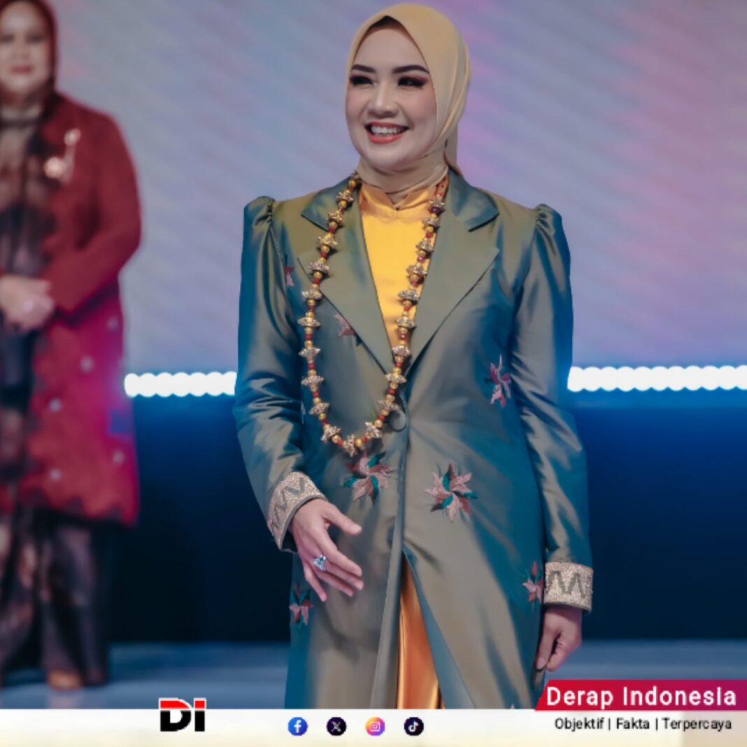 Ketua Dekranasda Provinsi Lampung Tampil di Catwalk, Tegaskan Dukungan bagi Kebangkitan Industri Kreatif Daerah