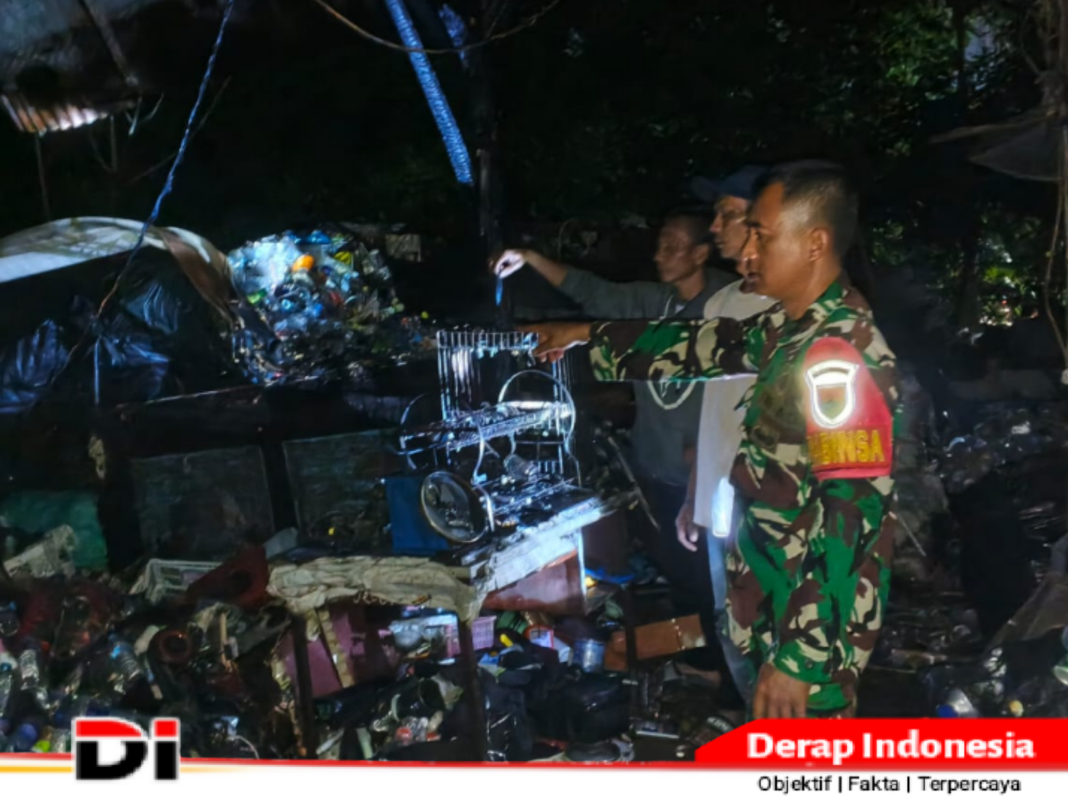 Sigap, Babinsa Gedong Air Berhasil Padamkan Gudang Rongsok yang Terbakar
