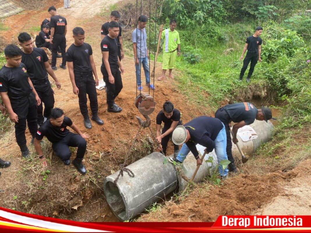 Brimob Lampung Bangun Jembatan Penghubung, Warga Rasakan Manfaatnya