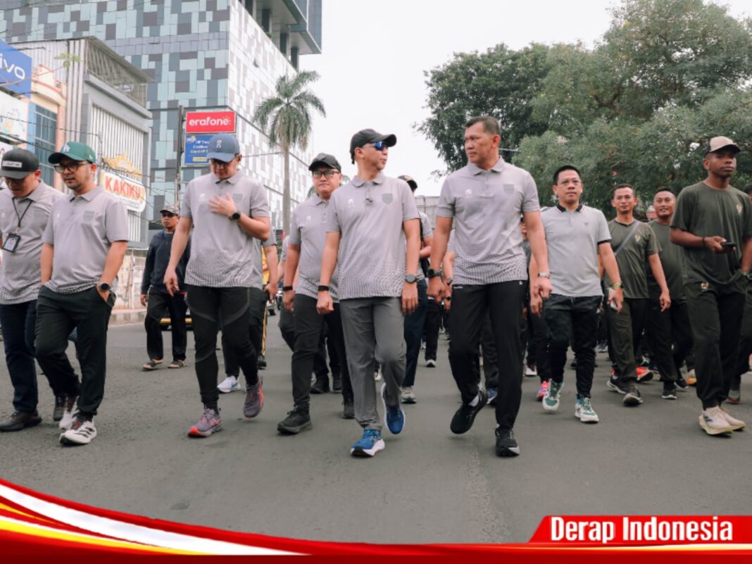 Gubernur Mirza Ikuti Gerak Jalan Sehat Peringatan HUT ke-1 Kodam XXI/Radin Inten dan HUT ke-81 RI