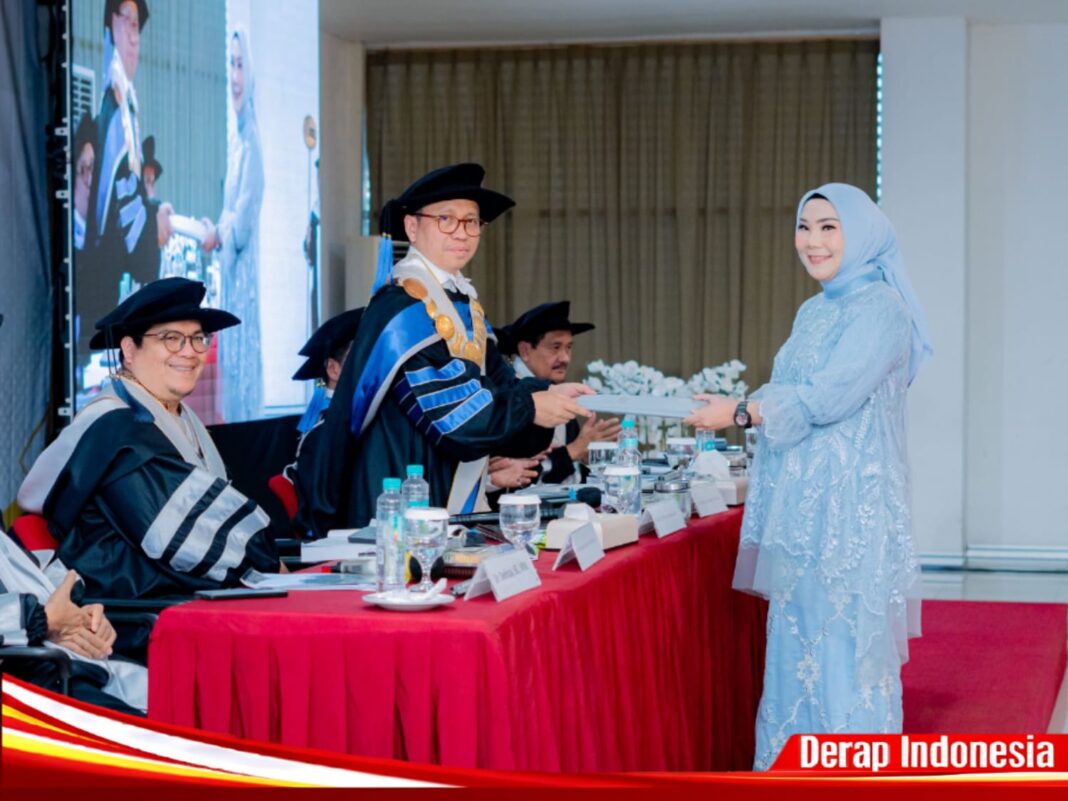 Pertahankan Disertasi tentang Brand Equity PTS, Tri Lestira Raih Gelar Doktor di UBL