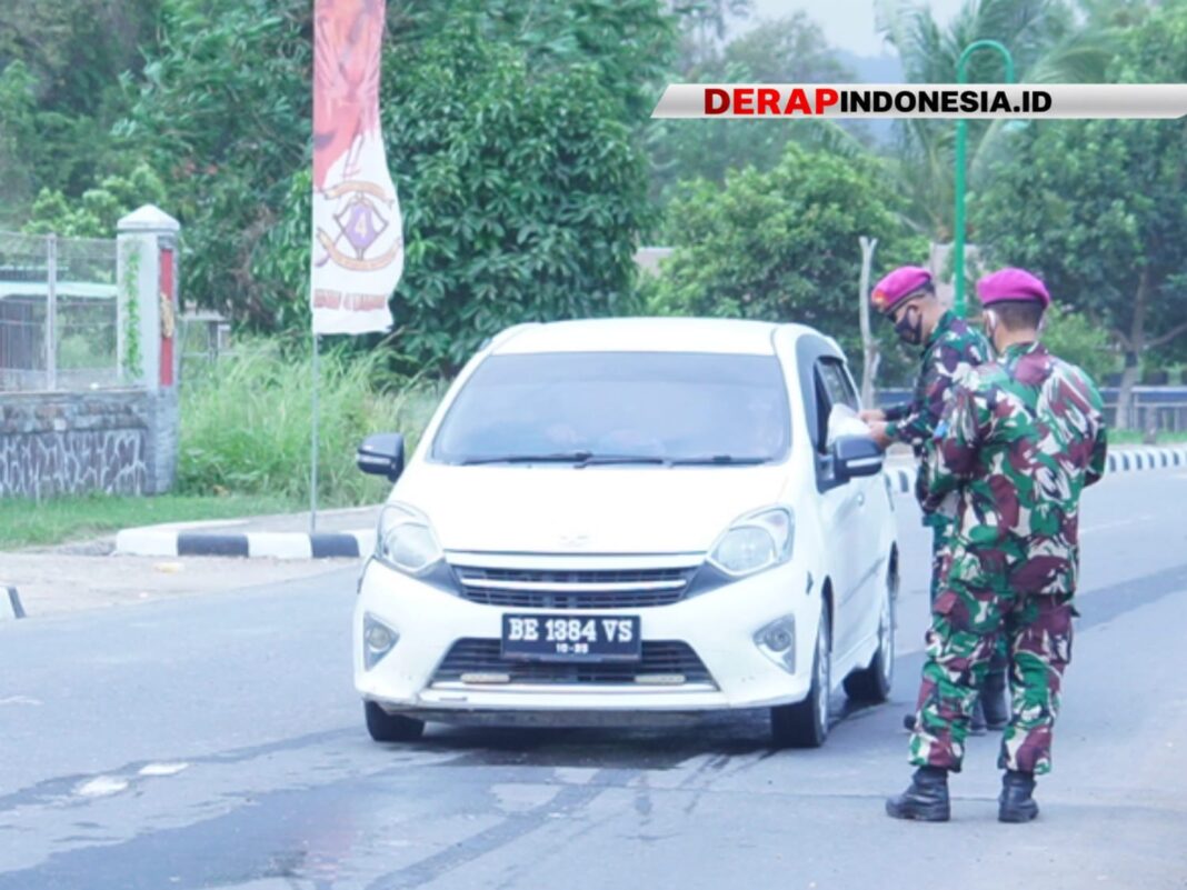 Berbuat dan Berdampak, Prajurit Kima Brigif 4 Mar/BS Bagikan Masker kepada Masyarakat